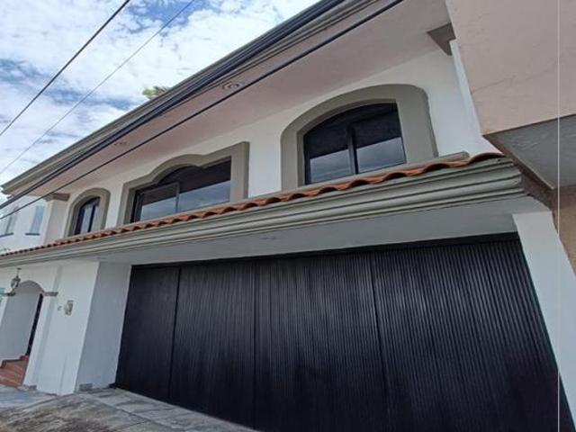 CASA EN VENTA JARDINES DE LA CRUZ A