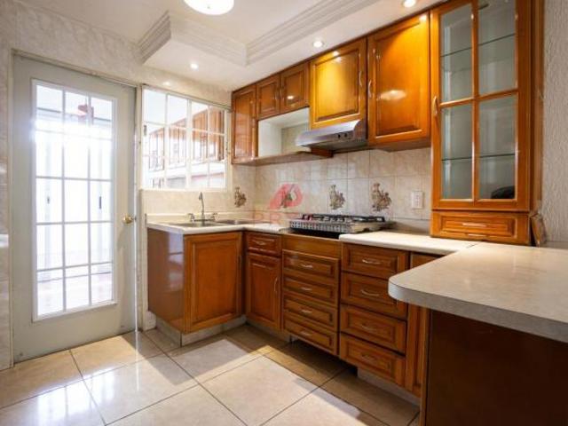 Casa en venta Jardines del Valle Zapopan 4 recámaras oportunidad