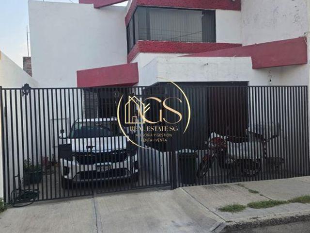 CASA EN VENTA JARDINES DEL SUR CELAYA