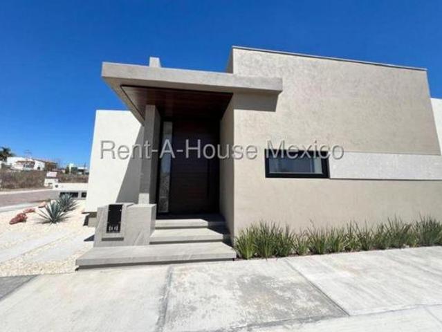 Casa en venta Kintas Tequisquiapan Casa de 1 nivel en esquina, con 2 recámaras y estudio