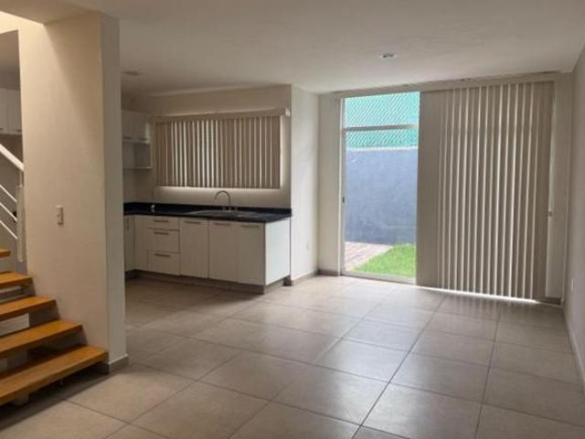 Casa en Venta | Luna Bosque, Zapopan