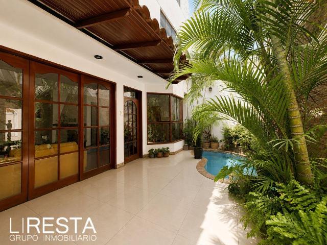 CASA EN VENTA – LA MOLINA | AMPLIOS ESPACIOS, PISCINA Y TERRAZA CON BBQ