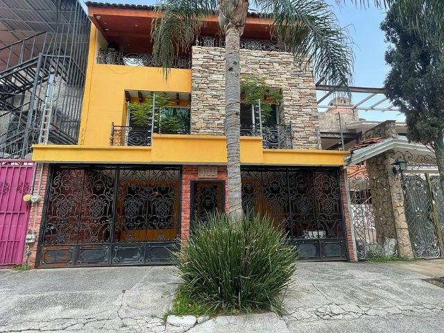CASA EN VENTA LA ESTANCIA