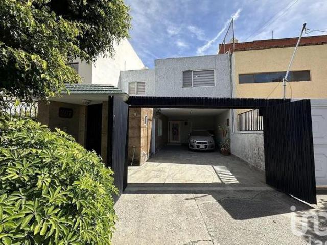 CASA EN VENTA LA ESTANCIA