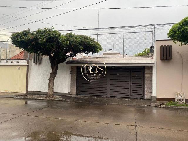CASA EN VENTA LA SUIZA CELAYA