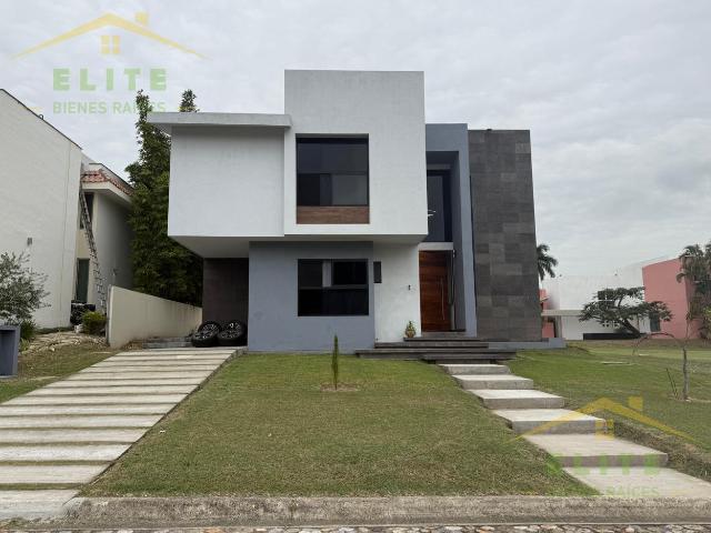 CASA EN VENTA LAGUNAS DE MIRALTA