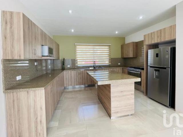 Casa en Venta Las Villas Resid. Recamara en Planta Baja, Disfruta de la Naturaleza