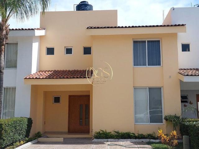 CASA EN VENTA LAS FUENTES CELAYA