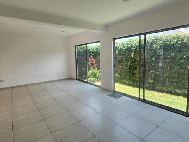 Casa en Venta Loma Alta Tres Marías Fraccionamiento privado con casa club y canchas multideportivas