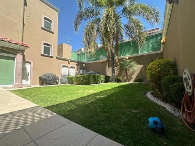 Casa en Venta Loma Dorada Querétaro Zona Arbolada y Vista Panorámica