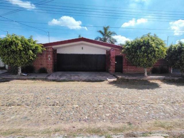 Casa en Venta Loma Verde con área de eventos techada