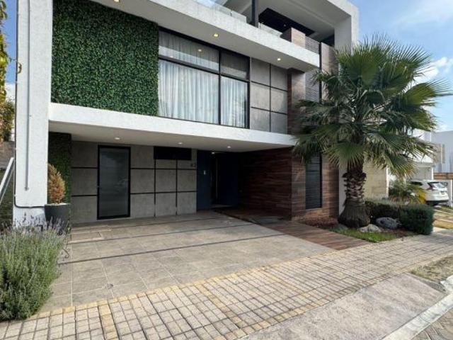 CASA EN VENTA LOMAS ANGELOPOLIS CERCA PLAZA SONATA
