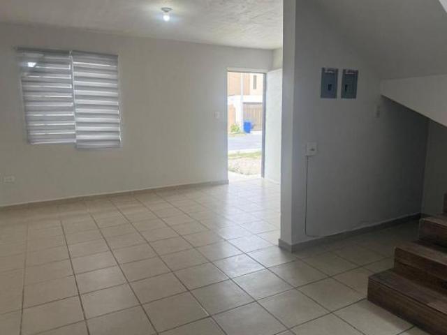 CASA EN VENTA LOMAS REAL JARACHINA SUR