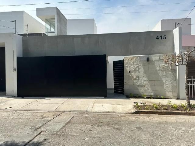 Casa en venta Los Bosques al norte de la ciudad de Aguascalientes ADV