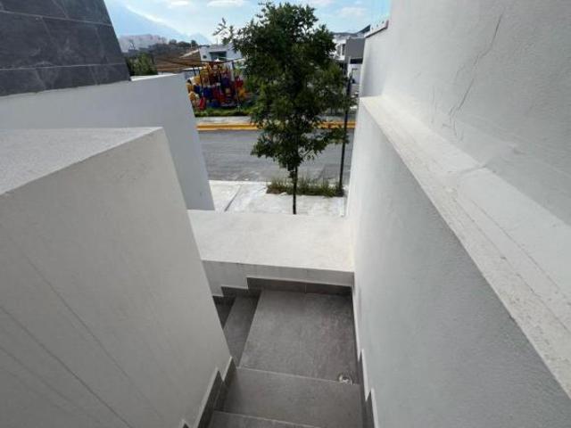 Casa en Venta en Los Linos Residencial Zona El Barrial en Santiago Nuevo Leon