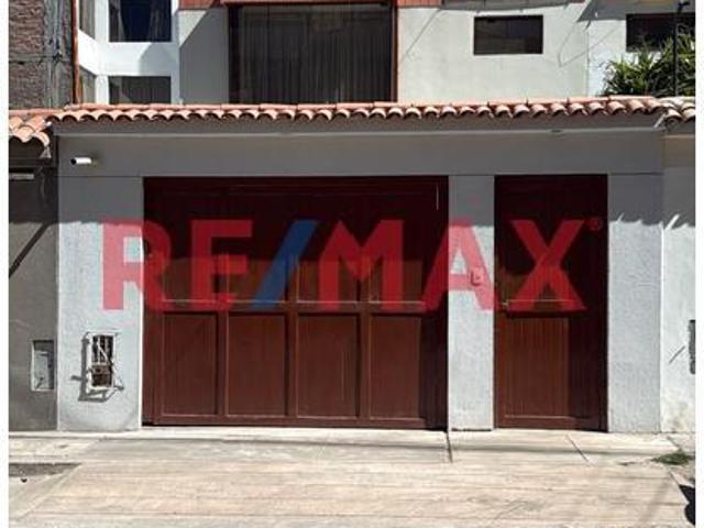 Casa En Venta! Los Portales De Cayma!