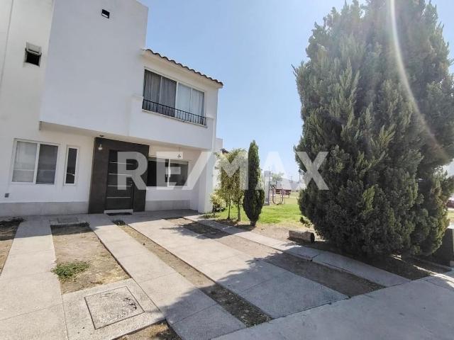CASA EN VENTA PUERTA DE PIEDRA CELAYA