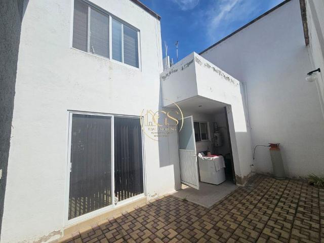 CASA EN VENTA PUERTAS DE SANTA MARIA CELAYA