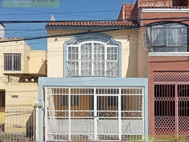 CASA EN VENTA PASEOS DEL PRADO $2’180,000