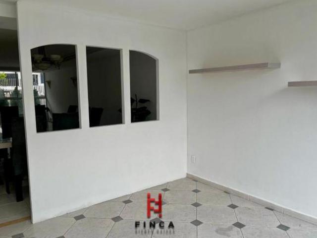 CASA EN VENTA PARA ACTUALIZAR EN INTERLOMAS