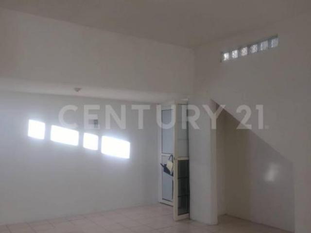 CASA EN VENTA PARA DIVERSOS USOS SOBRE LA CARRETERA FEDERAL PUEBLA TEHUACAN!
