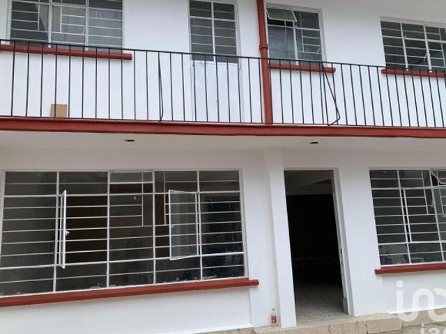 ¡INVERSIONISTAS! Dos casas en el mismo terreno con dos departamentos y dos locales comerciales