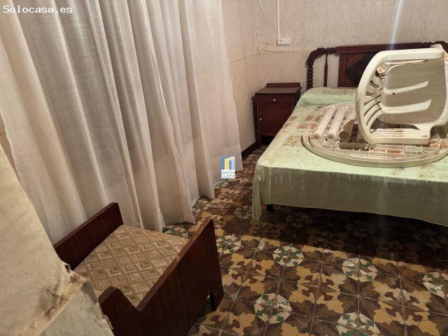CASA EN VENTA PARA REFORMAR DE 3 DORMITORIOS Y PATIO EN VILLALPANDO, ZAMORA