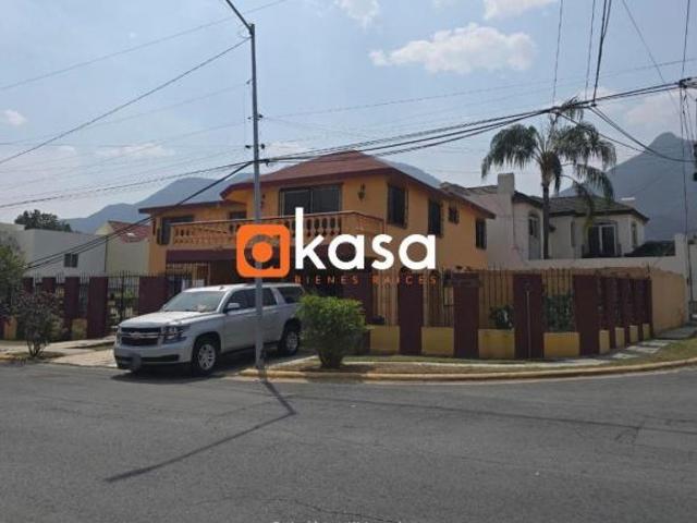 Casa en Venta para Remodelar en Col. Las Torres Excelente Ubicación en el Sur de Monterrey
