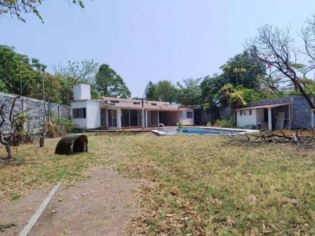 Casa en venta para remodelar en Granjas Mérida, Temixco Mor
