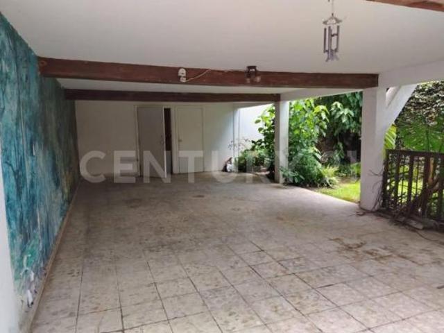 CASA EN VENTA PARA REMODELAR EN JARDINES DE SANTA MÓNICA, TLALNEPANTLA