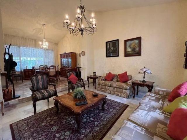 Casa en venta para remodelar en Jardines Universidad