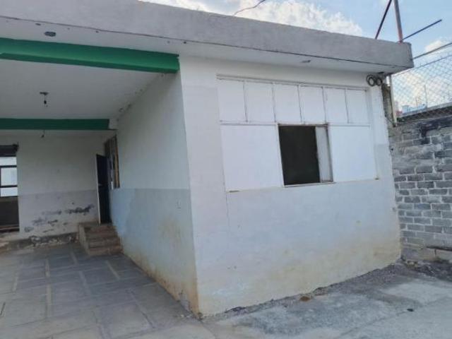 Casa en venta para remodelar en Priv. Universidad, Col. Chamilpa, Morelos