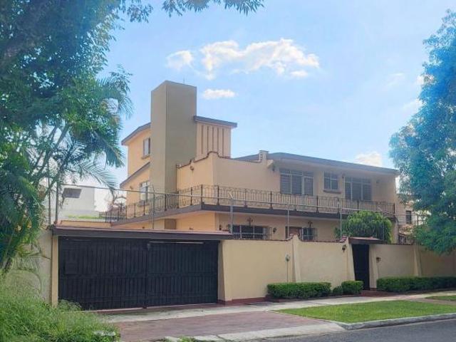 CASA EN VENTA PARA REMODELAR – VILLA UNIVERSITARIA, ZAPOPAN