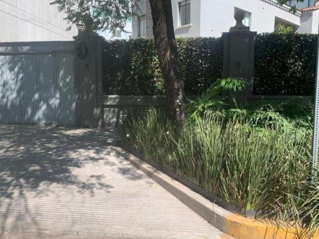 CASA EN VENTA POLANCO CON LOCALES Y DEPARTAMENTOS