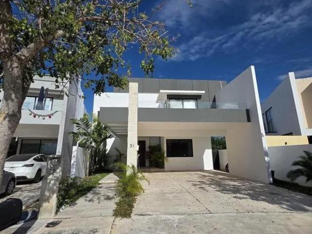 CASA EN VENTA PRIVADA CON 35 PANELES SOLARES, MERIDA YUCATAN