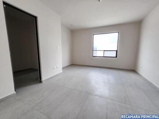 CASA EN VENTA. PRIVANZAS DE MIRASIERRA, AL ORIENTE DE LA CIUDAD