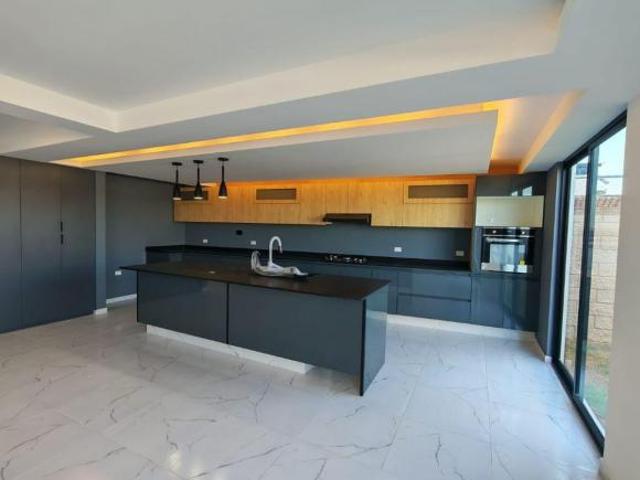 Casa en venta, Recámara en Planta baja, Lomas de Angelópolis II