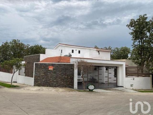 CASA EN VENTA, RECAMARAS PLANTA BAJA, AMPLIA, ACABADOS DE LUJO, EN COTO, BUGAMBILIAS 2DA SECCION