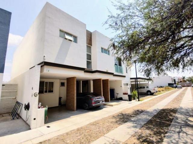 CASA EN VENTA REAL DE SCHOENSTATT CORREGIDORA, PEDREGAL DE SCHOENSTATT, CERCA DE HOSPITAL SANTIAGO