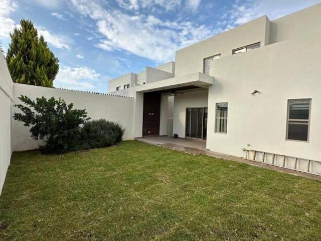 CASA EN VENTA REAL DE TORRECILLAS, AL NORTE CERCA DE HEB Y ESCUELAS, EQUIPADA, 4 RECAMARAS
