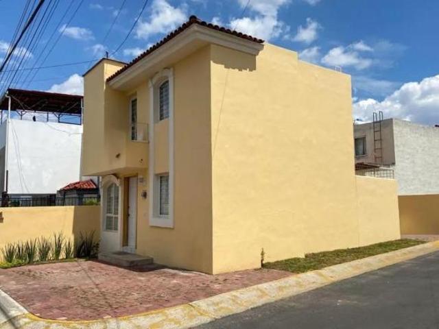 Casa en venta Real de Valdepeñas Zapopan 3 recamaras 2 baños cochera 3 vehiculos