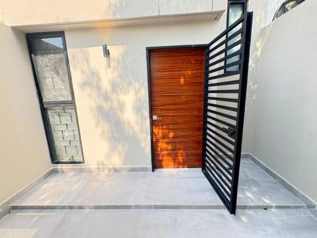 CASA EN VENTA !REMODELADA!