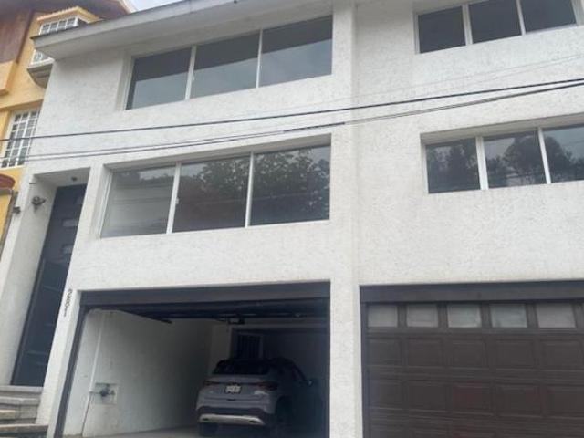 CASA EN VENTA REMODELADA, EN CALLE CERRADA CON VIGILANCIA EN LOMAS DE LA REFORMA