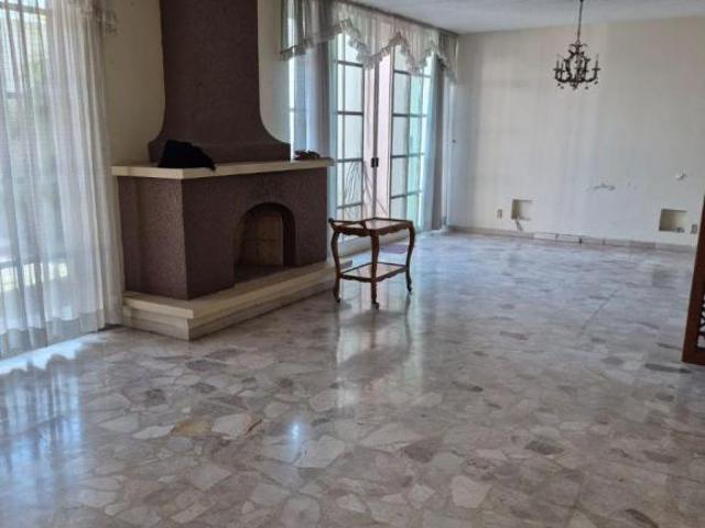 CASA EN VENTA REMODELADA EN PRADOS PROVIDENCIA