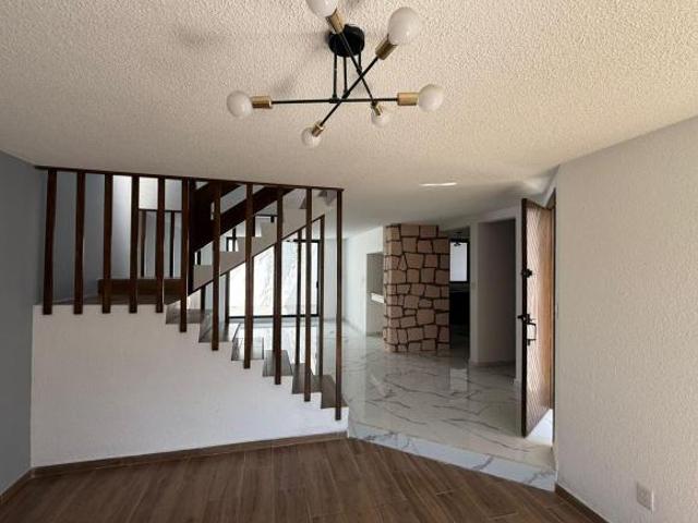 Casa EN VENTA REMODELADA JARDINES DEL TOREO