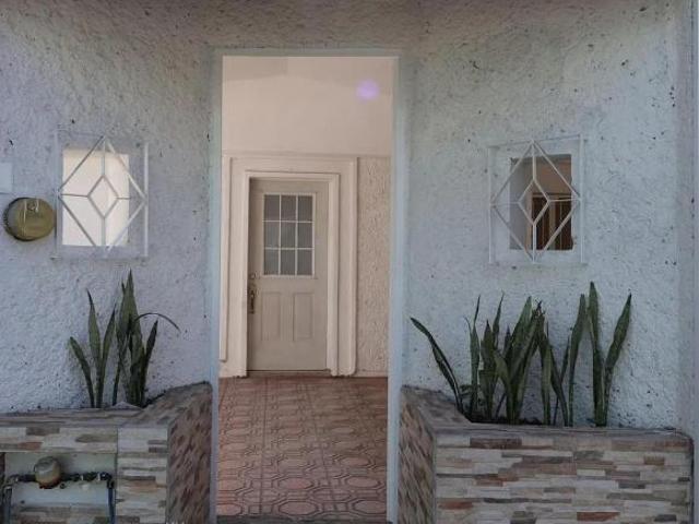 CASA EN VENTA REMODELADA SOBRE CALLE, VILLAS DEL SOL, QUERÉTARO