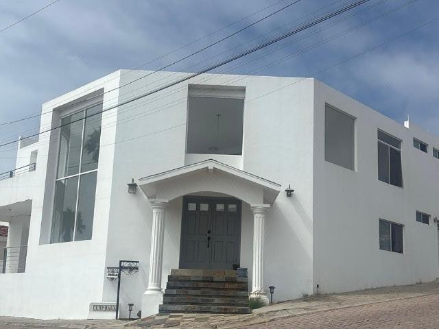Casa en Venta /Renta sin Amueblar con 4 Recámaras