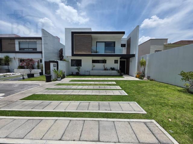 CASA EN VENTA 3 RECAMARAS RESIDENCIAL ALBORETO METEPEC