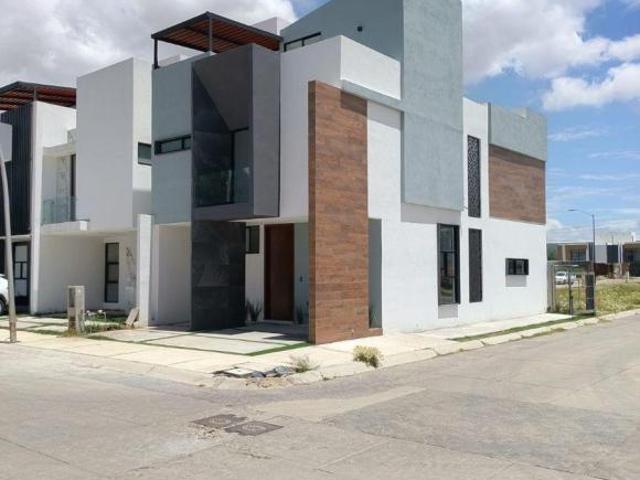 CASA EN VENTA RESIDENCIAL ALVENTO EN ESQUINA CON ROOF GARDEN EQUIPAMIENTO DE LUJO