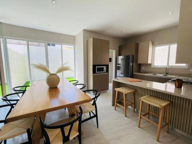 CASA EN VENTA, RESIDENCIAL AMURA!